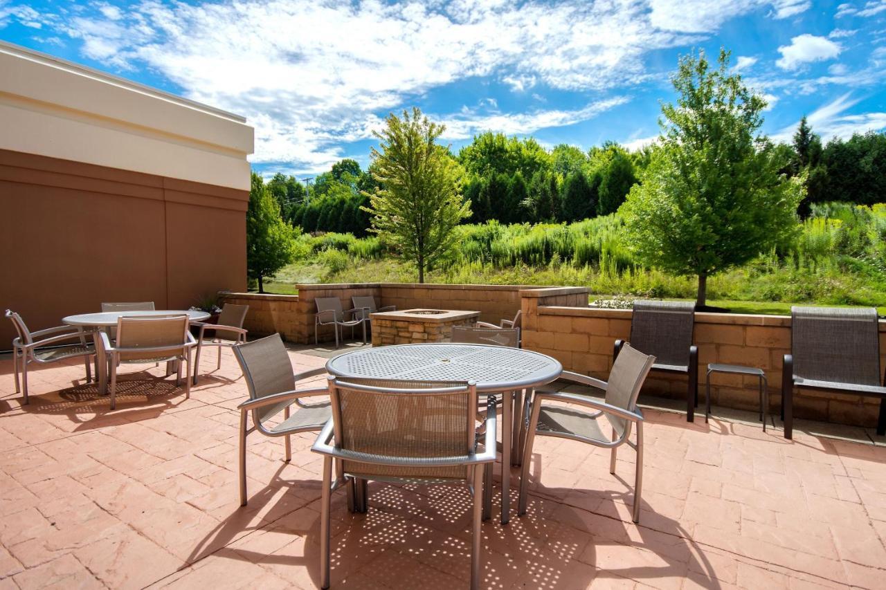 Springhill Suites Erie Kearsarge Bagian luar foto